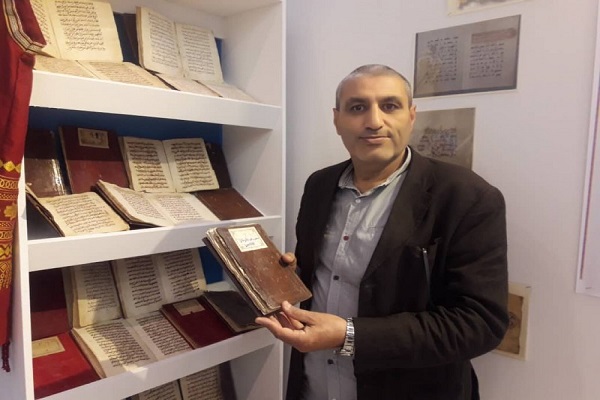 تونس تستعرض مصحفا قديما في معرض طهران القرآني