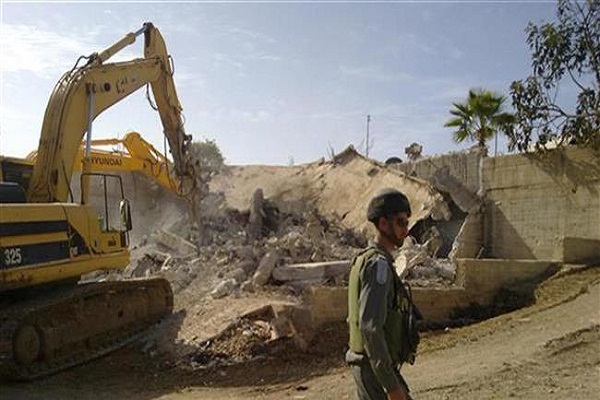 Zionist Regime Bulldozers Demolish Palestinian Home Near al-Quds
