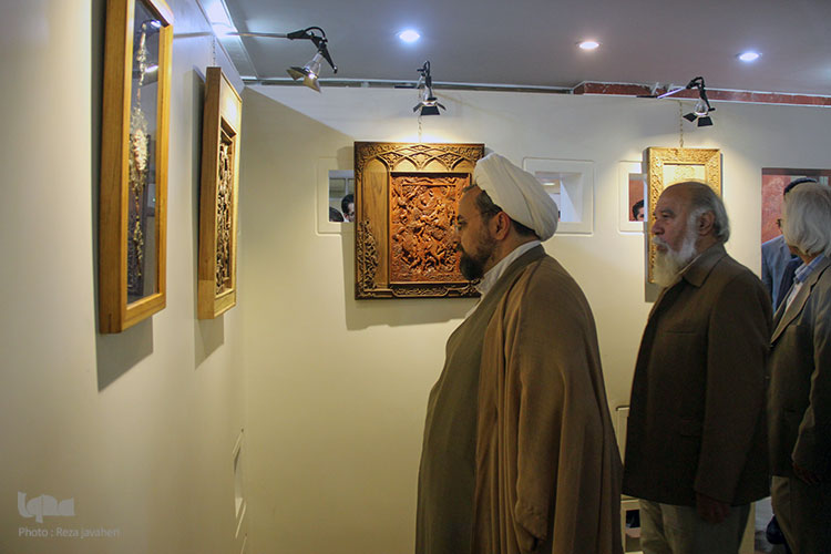 افتتاحیه نمایشگاه و تجلیل از برگزیدگان نمایشگاه صنایع دستی رضوی در اصفهان برگزار شد.