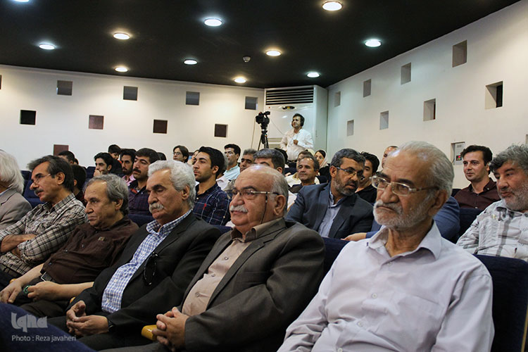 افتتاحیه نمایشگاه و تجلیل از برگزیدگان نمایشگاه صنایع دستی رضوی در اصفهان برگزار شد.