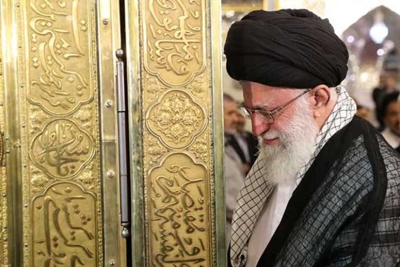 Guida Suprema al mausoleo dell'Imam Reza(AS)
