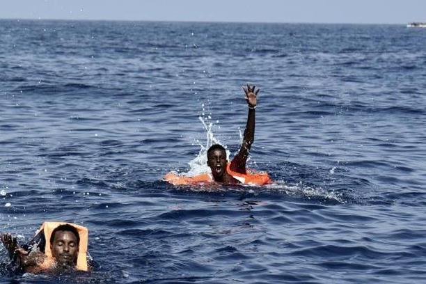 In Libia una nuova tragedia del mare: oltre 50 morti dopo un naufragio