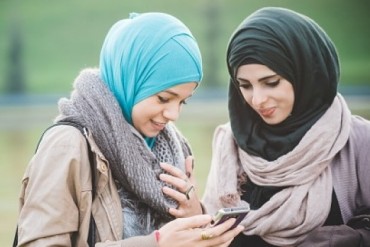 دنیا کے اہم برانڈوں کا اسلامی لباس ڈریسز بنانے میں مقابلہ