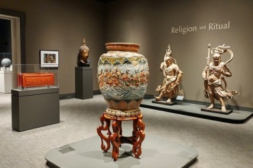 亚洲国家艺术作品在美奥克兰博物馆宗教展厅展出