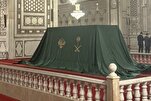 কা’বার পর্দার একটি অংশ দামেস্কের উমাইয়া মসজিদে উপহার হিসেবে স্থাপিত