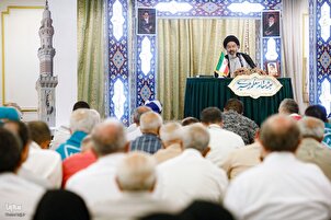 Zeremonie in Medina zur Errinneruntg an Todestag des Gründers der Islamischen Republik