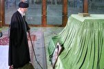 Leader Pays Tribute to Imam Khomeini, Martyrs of Islamic Revolution