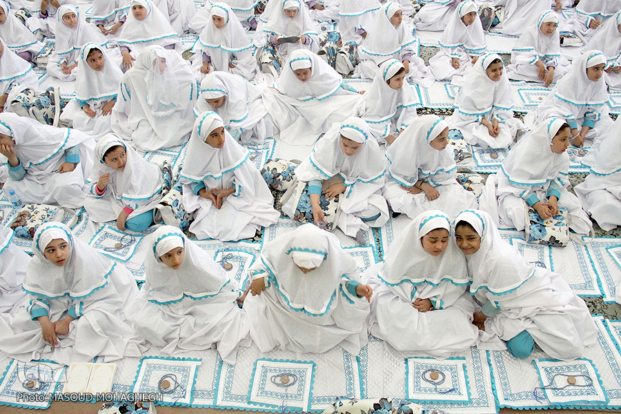 جشن تكليف ۱۴۰۰ دانش آموز دختر