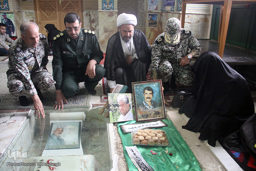 گلباران مزار شهدا در سالروز سوم خرداد - سمنان