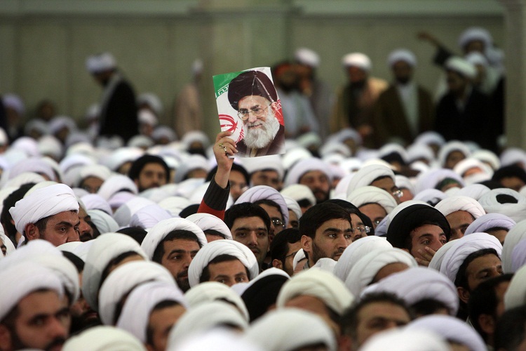 روحانیان پیشگامان مقابله با جنگ نرم دشمنان و ضد انقلاب هستند