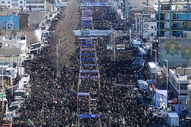 حماسه یوم الله ۲۲ بهمن از نمای برج آزادی