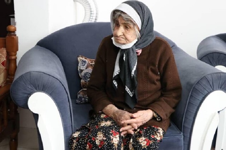 بهبودی بانوی 103 ساله سمنانی از کرونا بهبودی بانوی 103 ساله سمنانی از کرونا