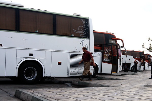 جاده‌ها، مسیرهای مواصلاتی انتقال کووید 19 / نه راننده‌ها ماسک می‌زنند، نه مسافران