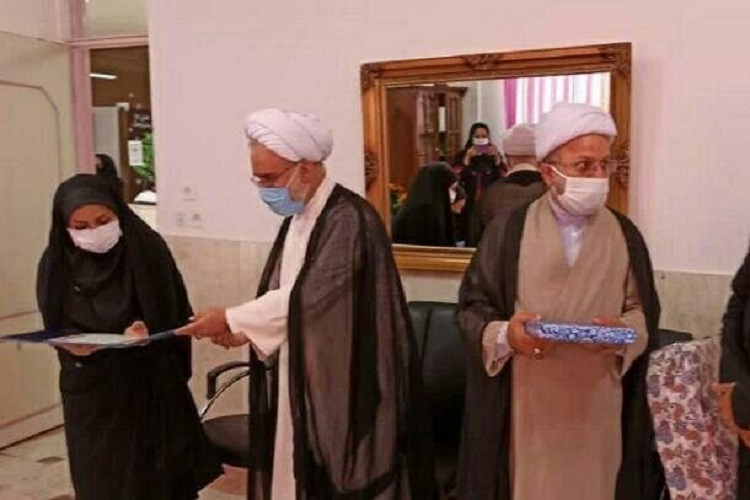 تقدیر از معلم مبتکر دامغانی/ بازگرداندن قرآن به کتاب درسی