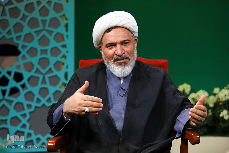 برخی قرائت‌ها از تفسیر تاریخی، سکولار است / کشف مهندسی‌های اجتماعی قرآن با تفسیر تنزیلی