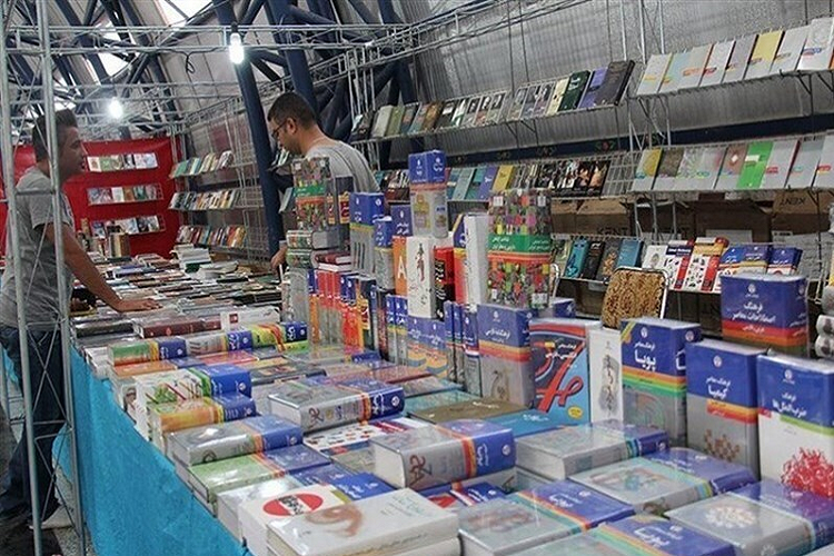 برپایی نمایشگاه کتاب با سه هزار عنوان در سمنان
