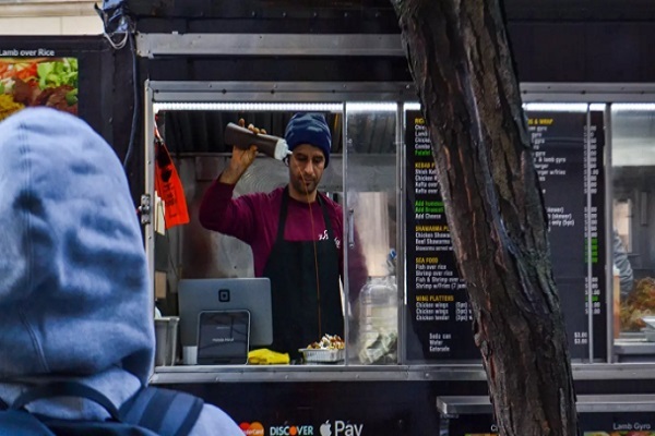 معضل دستفروشان غذای حلال نیویورک با نفرت‌پراکنی و اسلام‌هراسی