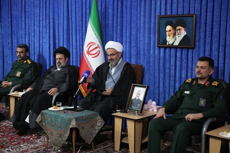 دیدار حجت الاسلام مطیعی نماینده ولی فقیه در سمنان با منصور شوقانی فرمانده سپاه سمنان