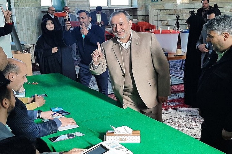 رای دادن سید محمدرضا هاشمی استاندار سمنان رای دادن سید محمدرضا هاشمی استاندار سمنان