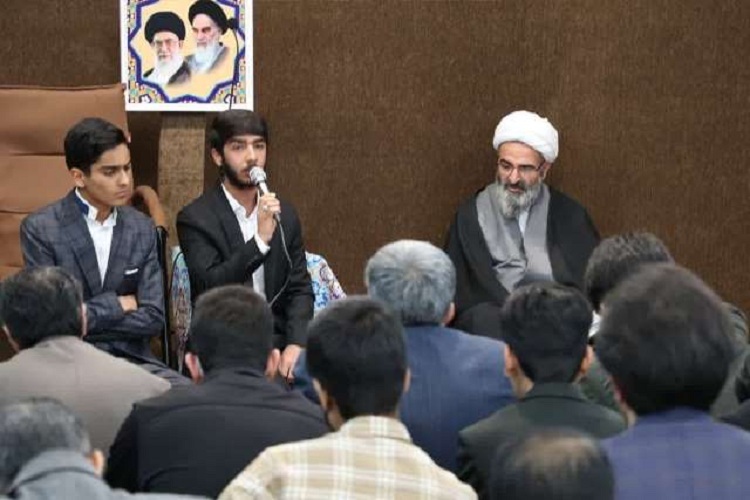 حجت الاسلام مطیعی در دیدار با قاریان قرآن در سمنان حجت الاسلام مطیعی در دیدار با قاریان قرآن در سمنان