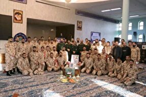 عکس | لحظه تحویل سال با حضور فرمانده سپاه نینوا گلستان در جمع سربازان