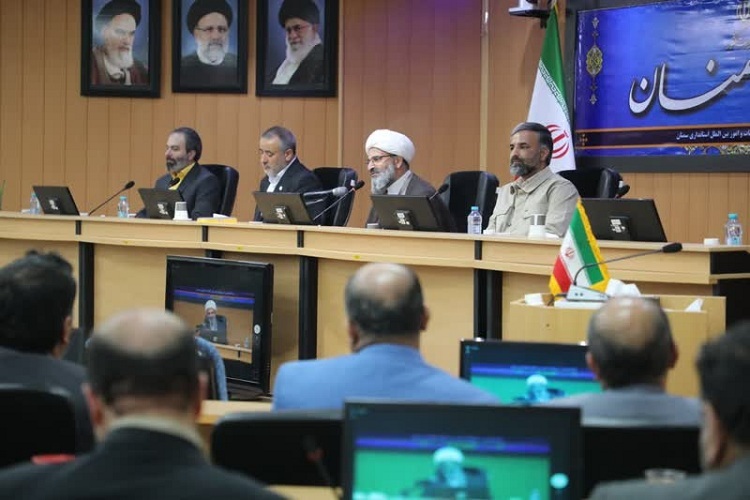 حجت الاسلام مطیعی نماینده ولی فقیه در استان سمنان در جلسه شورای اداری سمنان حجت الاسلام مطیعی نماینده ولی فقیه در استان سمنان در جلسه شورای اداری سمنان