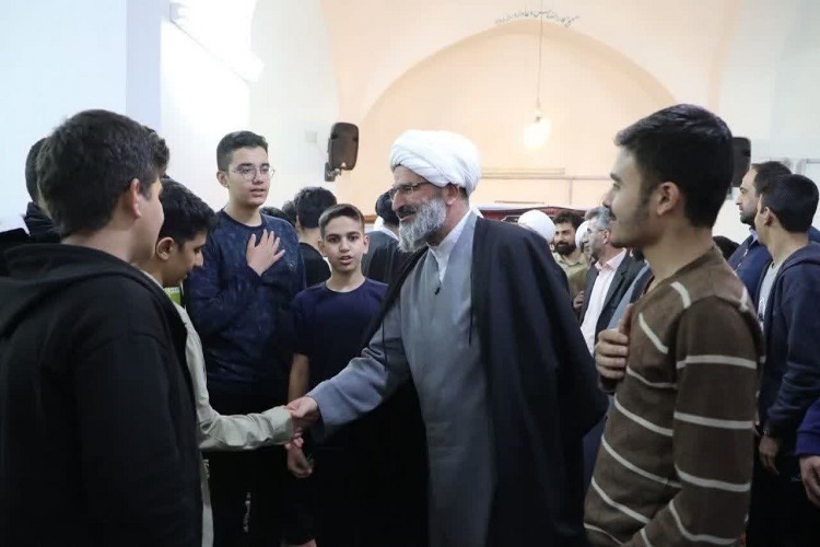 حجت السلام مطیعی نماینده ولی فقیه در استان سمنان در جمع معتکفین دانش اموز سمنانی