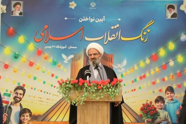 حجت الاسلام مطیعی نماینده ولی فقیه در استان سمنان در آیین نواختن زنگ انقلاب حجت الاسلام مطیعی نماینده ولی فقیه در استان سمنان در آیین نواختن زنگ انقلاب