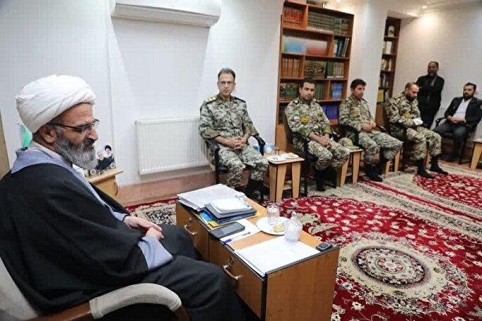 نیروهای مسلح حافظ خون شهدای انقلاب اسلامی هستند