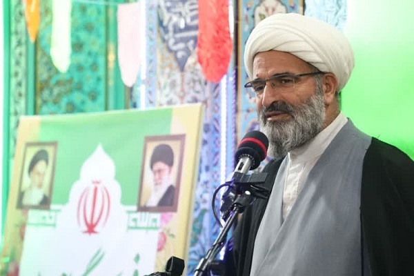 حجت الاسلام مطیعی نماینده ولی فقیه در سمنان در جمع نمازکزاران دامغانی