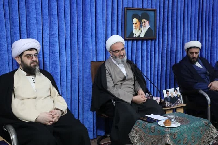 حجت الاسلام مطیعی نماینده ولی فقیه در سمنان دردیدار با اعضای شورای ائتلاف نیروهای انقلاب استان: