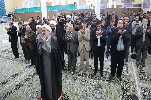 دیدار اعضای جامعه قرآنی استان سمنان با حجت الاسلام مطیعی نماینده ولی فقیه در سمنان