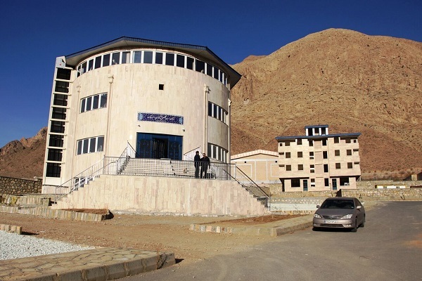 ارائه‌ خدمات تخصصی دامپزشکی در مرکز تخصصی به‌نژاد دام جهاددانشگاهی سمنان آغاز شد