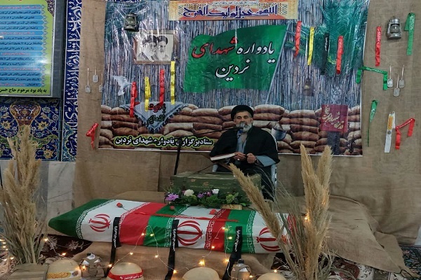 حجت الاسلام والمسلمین سید هادی موسوی ، مسئول نمایندگی ولی فقیه تیپ 12 قائم آل محمد(عج) استان سمنان  در یادواره شهدا نردین