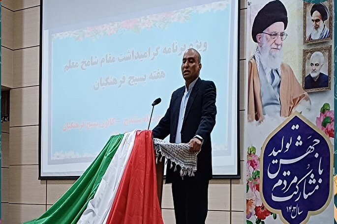 هدف از شناسایی معلمان نمونه اعتلای فرهنگ عمومی قدردانی از آنان است