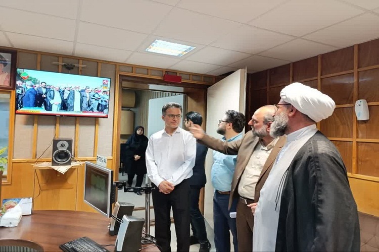 بازدید حجت الاسلام مطیعی نماینده ولی فقیه در استان از صدا و سیمای مرکز سمنان