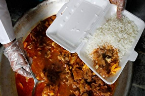 فیلم | توزیع هفت هزار پرس غذا بین عزاداران حسینی در بیجار