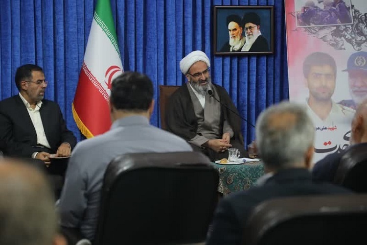 دیدار حجت الاسلام مطیعی نماینده ولی فقیه در استان سمنان با خانواده شهدا