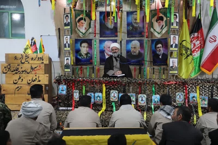 حجت الاسلام مرتض یمطیعی نماینده ولی فقیه در سمنان در یادواره بیش از ۶۰۰ شهید مدافع وطن منطقه سوزمه قلعه و توابع