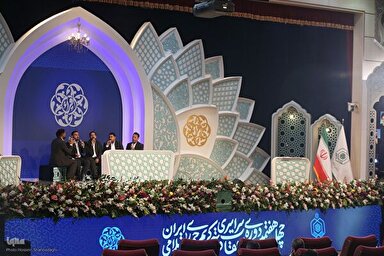 فیلم | بخش اول اجرای گروه‌های مدیحه‌سرایی در دومین روز چهل‌وهفتمین مسابقات قرآن کریم