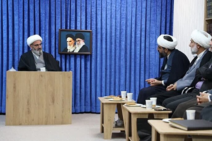 بسیاری از دروس حوزوی راهگشای مسائل روز جامعه هستند