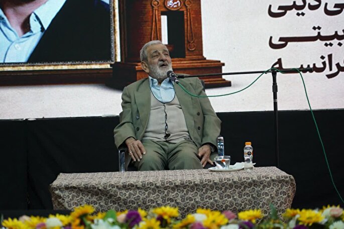 تقدم تربیت اعتقادی بر قانون در سیره نبوی