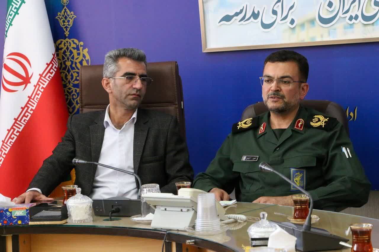 دیدار منصور شوقانی فرمانده سپاه سمنان با قاسم شریفی مدیر کل آموزش و پرورش استان سمنان