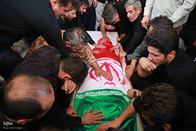 تشییع و تدفین پیکر شهدای تجاوز رژیم صهیونیستی در گلزار شهدای تبریز