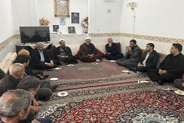 دیدار مدیر کل دادگستری استان سمنان با خانواده سرهنگ پاسدار ابوالفضل شهباز دیدار مدیر کل دادگستری استان سمنان با خانواده سرهنگ پاسدار ابوالفضل شهباز