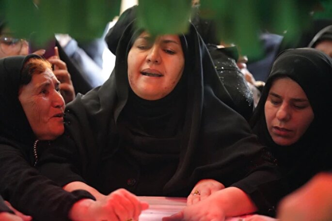 عکس | تشییع پیکر شهید «محمد محمدی زرین‌چقا» در خرم‌آباد