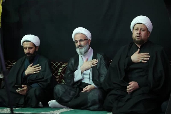 حجت الاسلام مرتضی مطیعی نماینده ولی‌فقیه در استان سمنان در جمع عزاداران حسینی شهرستان میامی