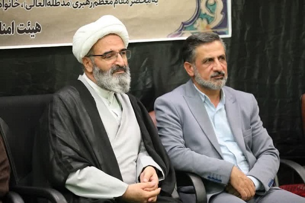 متولیان مجالس حسینی در برابر مردم تواضع داشته باشند