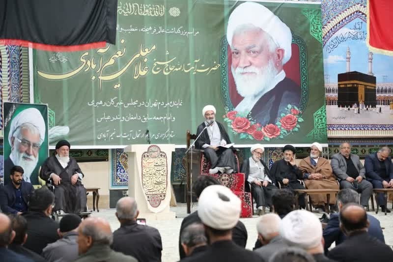 حجت‌الاسلام والمسلمین مطیعی نماینده ولی‌فقیه در استان سمنان  در مراسم  بزرگداشت مرحوم آیت‌الله نعیم آبادی(ره) در حسینیه اعظم روستای نعیم آباد دامغان