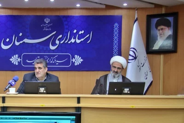 حجت الاسلام مرتضی مطیعی نماینده ولی فقیه در استان سمنان و محمد جواد کولیوند استاندار در جلسه جوانی جمعیت